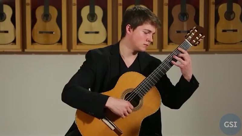 Campanas del Alba by Eduardo Sainz de la Maza.Performed by Dominic Flynn