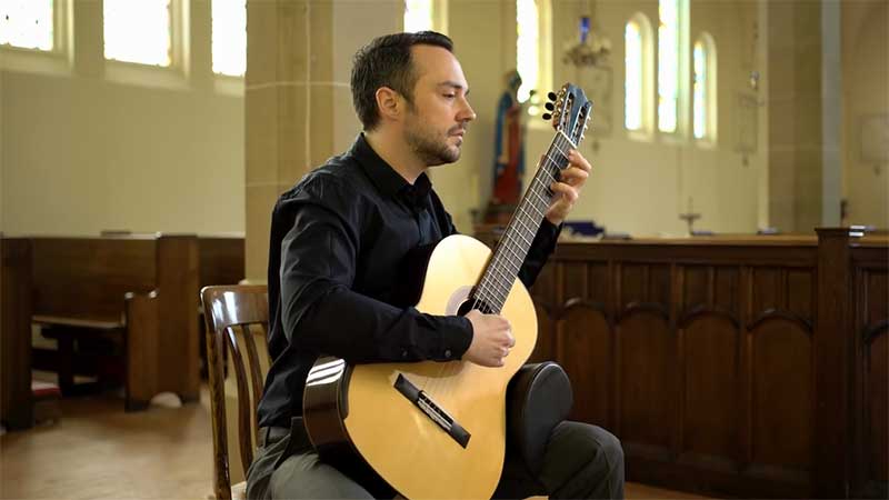 Prelude BWV 997 by J.S.Bach.Performed by Drew Henderson